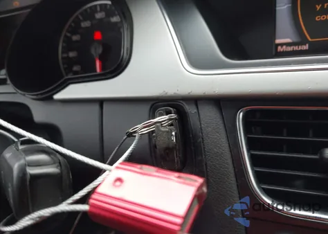 2010 Audi A5 2.0T Premium из США, поврежденный, VIN WAURFAFR2AA078743